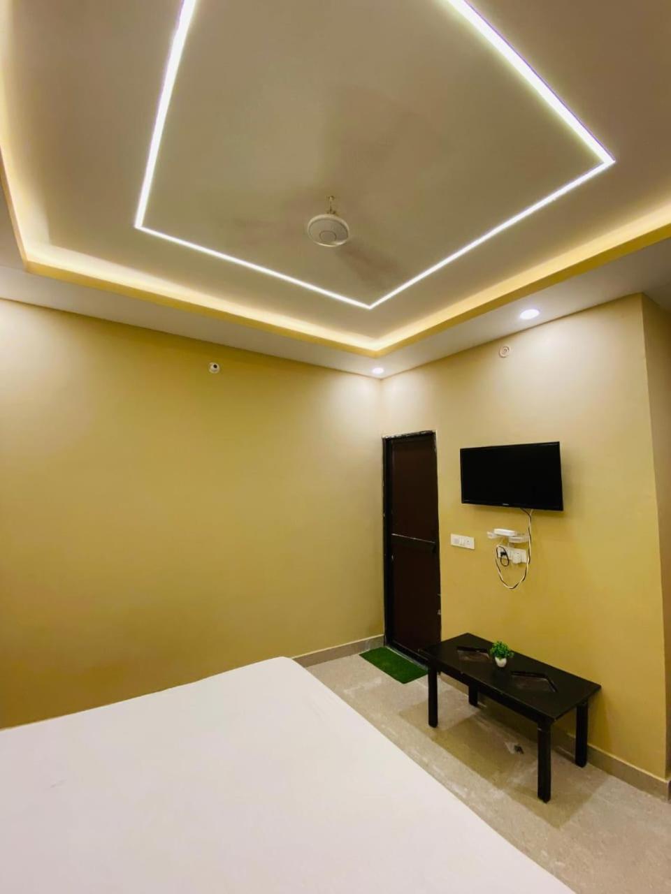 Shree Janki Palace Hotel Ayodhya Exterior photo